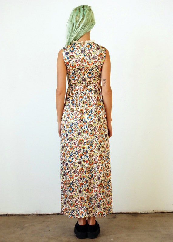 Vintage 70s Floral Maxi Dress w/ Lace Collar - image 3