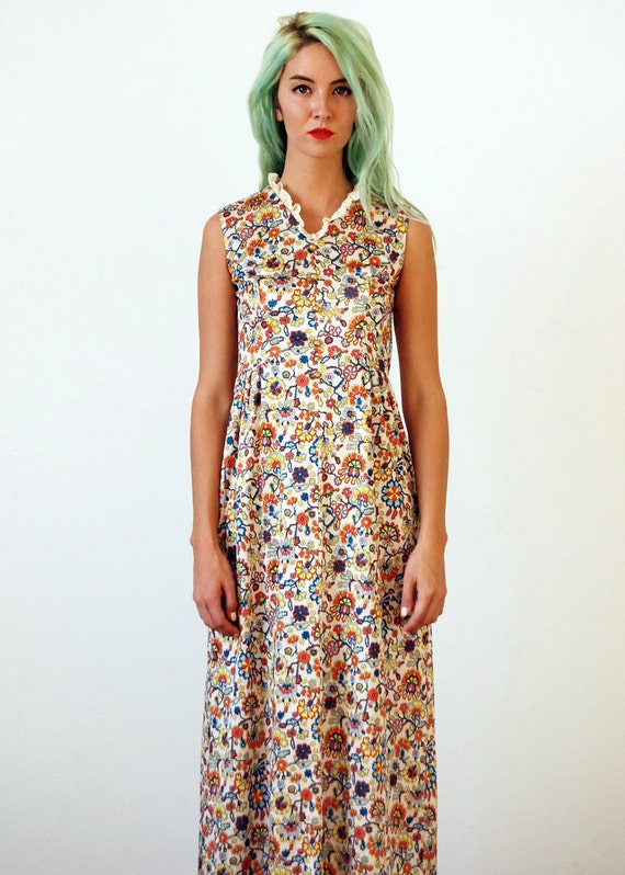 Vintage 70s Floral Maxi Dress w/ Lace Collar - image 2