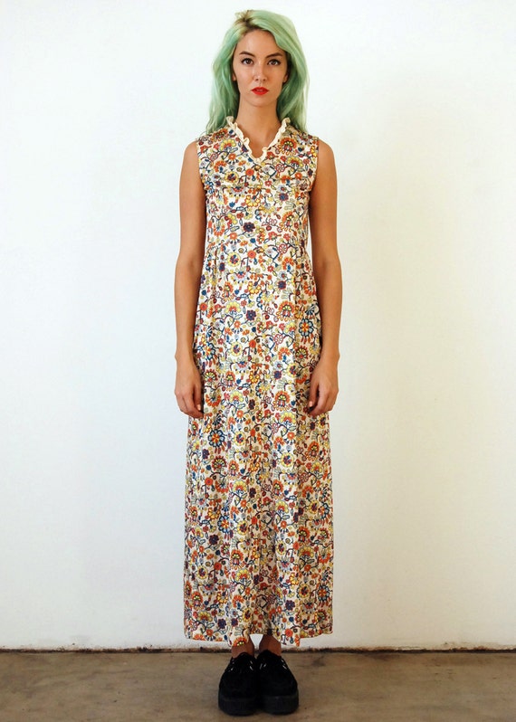 Vintage 70s Floral Maxi Dress w/ Lace Collar - image 1