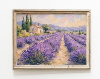 Peut inclure: Peinture à l'huile d'un champ de lavande avec une petite maison et des arbres. L'œuvre présente des rangées de plants de lavande violets menant à une maison lointaine. La peinture est encadrée dans un cadre en bois de couleur claire.