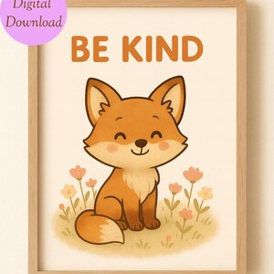 Puede incluir: Impresión enmarcada con un zorro de dibujos animados de pelaje naranja, sentado entre pequeñas flores rosas. Las palabras "BE KIND" se muestran en naranja sobre el zorro. Una etiqueta de descarga digital está en la esquina superior izquierda.
