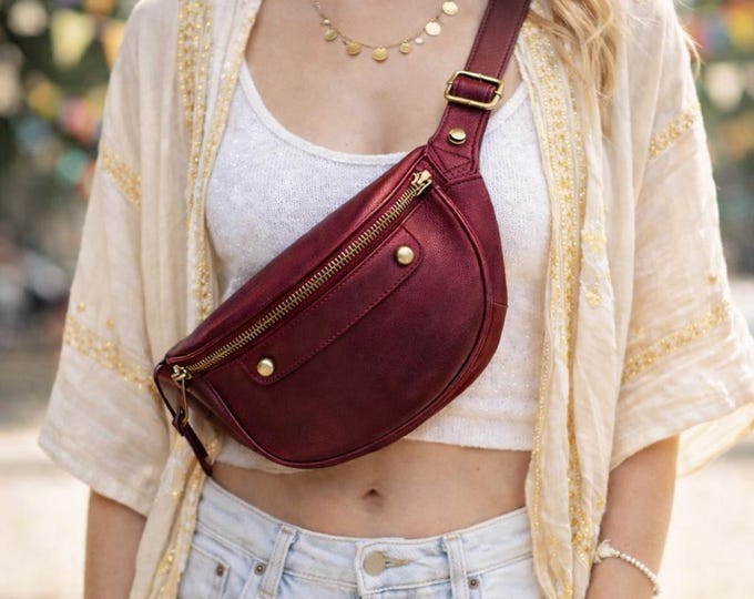 Women Leather Crossbody Belt Bag Stylish Fanny Pack Travel Chest Sling Purse