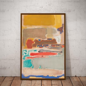Puede incluir: Pintura abstracta en un marco de madera marr&oacute;n. La obra presenta bloques de color en tonos amarillos, marrones, rojos, azules y grises. La pintura se exhibe contra una pared blanca y un suelo de madera.