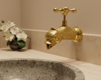 Grifo de latón macizo con forma de pez, grifo náutico de pared, grifo decorativo de estilo artesanal marroquí.