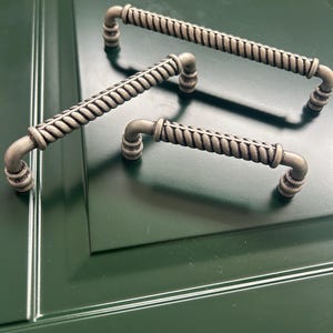 Tirador industrial para armario, de aleación de zinc color plata envejecida (128 mm)