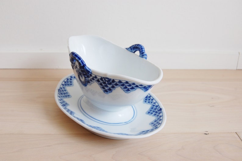 Rare Kronberg Bing and Grondahl Porcelain Sauce/Gravy Boat with Attached Plate Made in Denmark, 311 image 2
