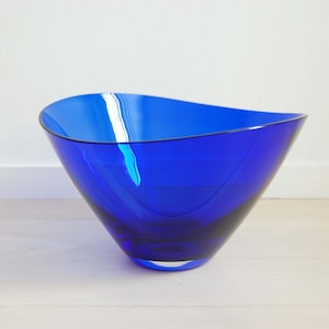 Mid Century Modern Cobalt Blue Art Glass Bowl
