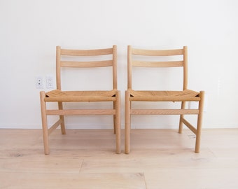 Pair of Danish Mid Century Modern Hans Wegner White Oak Dining  Chairs Ch-47 for Carl Hansen & Son Made in Denmark