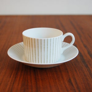 Scandinavian Modern Arabia Finland &quot;Sade&quot; Espresso Cup and Saucer Kaj Franck, Raija Uosikkinen with Chips
