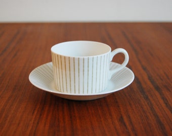 Scandinavian Modern Arabia Finland "Sade" Espresso Cup and Saucer Kaj Franck, Raija Uosikkinen with Chips