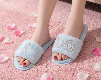 Pantuflas acogedoras de piel sintética, sandalias de felpa con punta abierta para mujer, zapatos con letras del alfabeto, pantuflas cálidas y suaves para interiores, regalo ideal.