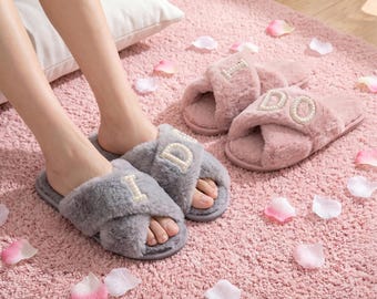 Pantuflas cálidas y suaves de felpa, cómodas sandalias para interiores, pantuflas con nombre de piel sintética para mujer, zapatos suaves de invierno para estar en casa, idea de regalo para mujeres.