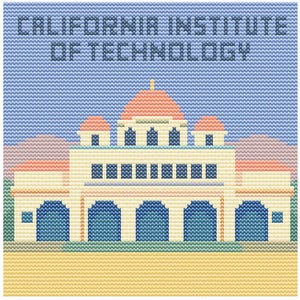 Könnte beinhalten: Kreuzstich-Design des Gebäudes des California Institute of Technology, mit einem hellblauen Himmel im Hintergrund. Das Gebäude hat eine cremefarbene Fassade, rot-orange Dächer und blaue Torbögen. Der Text "CALIFORNIA INSTITUTE OF TECHNOLOGY" ist oben aufgestickt.