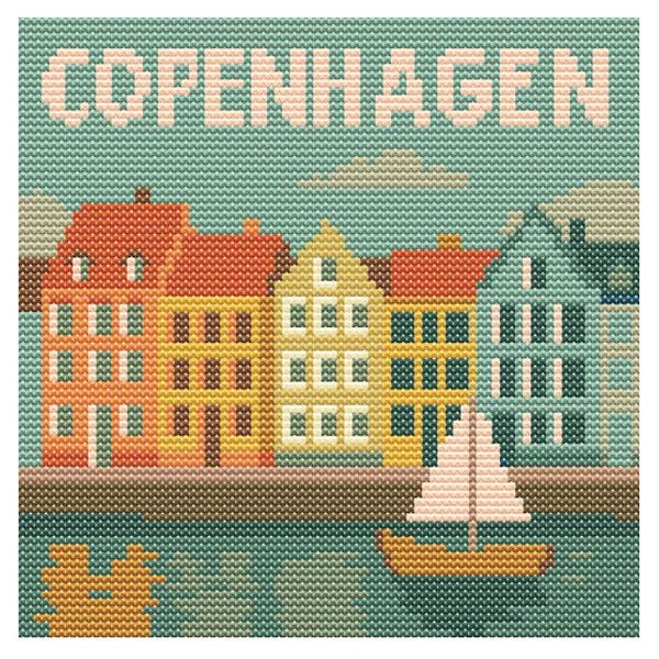 Könnte beinhalten: Ein Kreuzstich-Design mit dem Wort "COPENHAGEN" über einer Reihe farbenfroher Gebäude. Die Gebäude sind orange, gelb und blau, mit einem kleinen Segelboot im Wasser. Der Hintergrund ist hellblau.