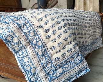 Colcha Kantha con figuras de elefantes índigo, colcha reversible de algodón cosida a mano, colcha acolchada con estampado en bloque, probablemente una colcha de Jaipuri