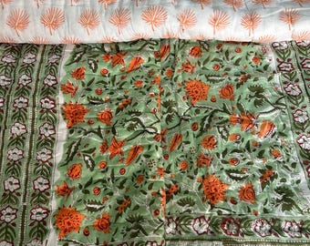 Met de hand bedrukte kantha-quilt: lichtgewicht katoenen Jaipuri Razai handgestikte katoenen omkeerbare sprei