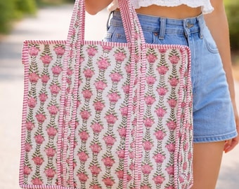 Bolso de mano acolchado con estampado de bloques hecho a mano, bolso de hombro de algodón rosa con estampado floral, bolso de mano estilo Kantha de Jaipuri indio, bolso grande estilo boho para la playa y las compras.