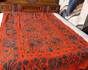 Vintage Oezbeekse Suzani-borduurwerk rode en zwarte bloemen Suzani Authentieke handgemaakte Oezbekistan Boho katoenen kettingsteek tapijt