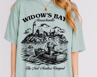 T-shirt « Salutations de Widow’s Bay » Comfort Colors®, T-shirt inspiré d’une série télévisée d’horreur côtière, Cadeau pour les fans de mystères de Nouvelle-Angleterre, T-shirt graphique inspiré d’une série télévisée