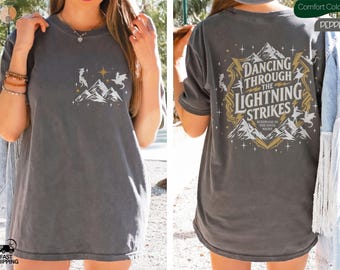 Camiseta "Bailando entre relámpagos" Comfort Colors®, diseño inspirado en la Cuarta Ala, Onyx Storm, regalo para amantes de los dragones
