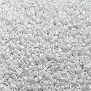 Matubo™ Beads 10/0 Pearl Shine White Cylinder | Czech Glass Cylinder Beads | 10-02010-24001