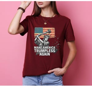 Machen Sie Amerika Trumpiness wieder T-Shirt | Freiheitsstatue Hammer, Amerikanische Flagge