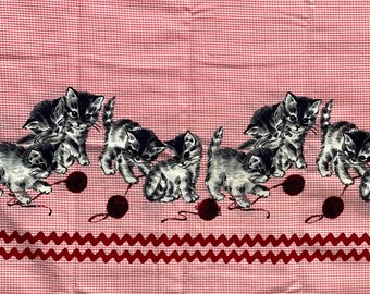 Vintage Fabric Single Border Print - KITTENS & BALLS of YARN - Yardage