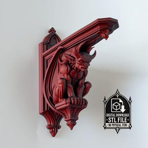Puede incluir: Una ménsula de pared de color rojo oscuro con una gárgola esculpida con alas y cuernos. El diseño incluye una superficie superior plana y una placa trasera vertical. Un emblema negro muestra el texto: DIGITAL DOWNLOAD STL FILE NO PHYSICAL ITEM.