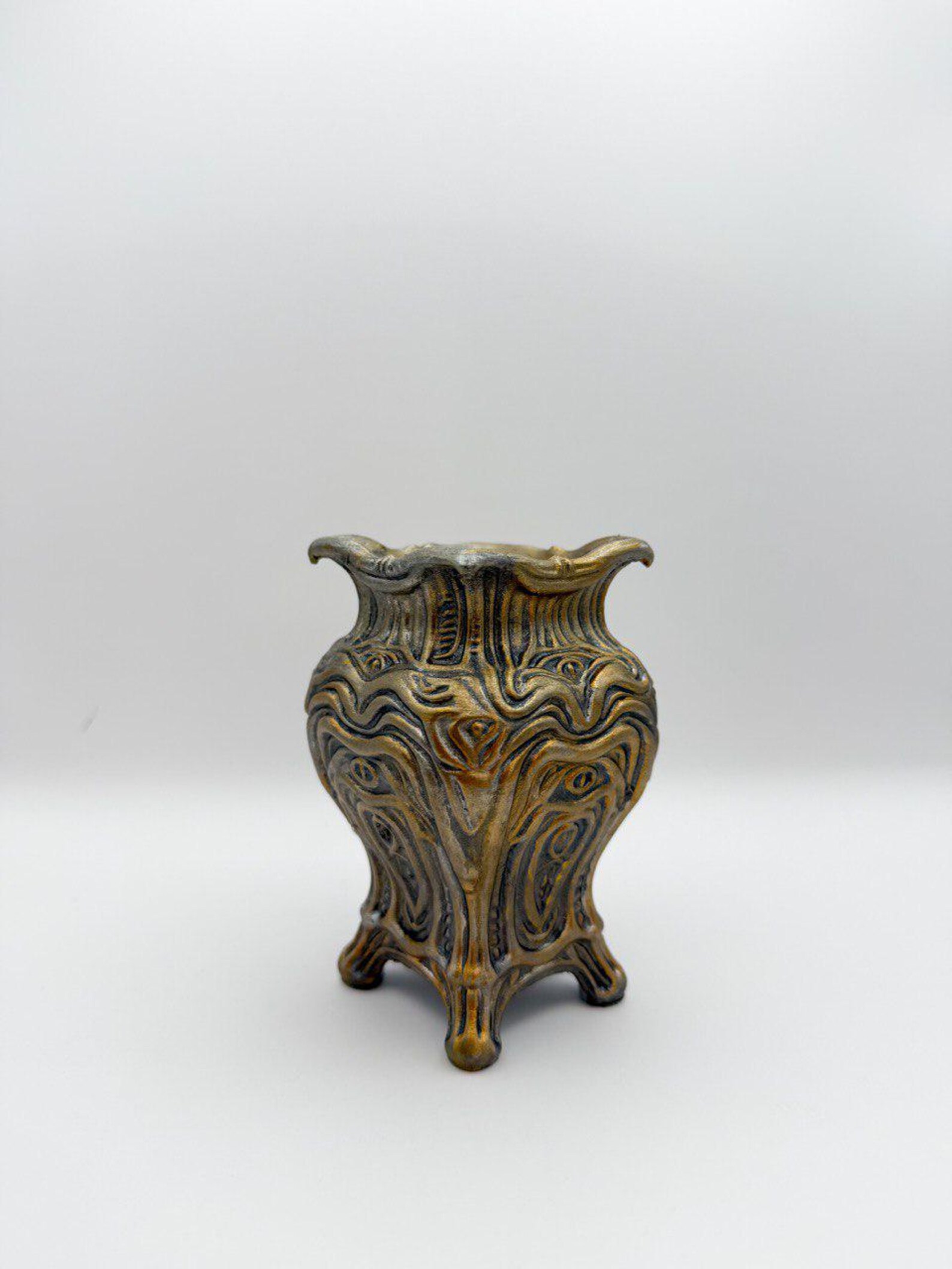Alien Egg Vase - Biomechanical Sci-Fi Vase thumbnail 2