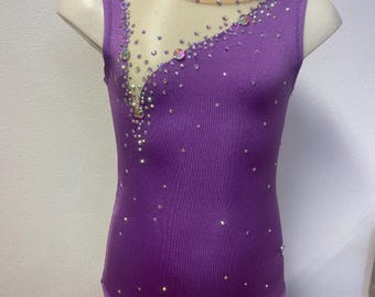 Maillot de gimnasia rítmica morado hecho a mano con pedrería, maillot para gimnasia artística, patinaje, maillot personalizado.
