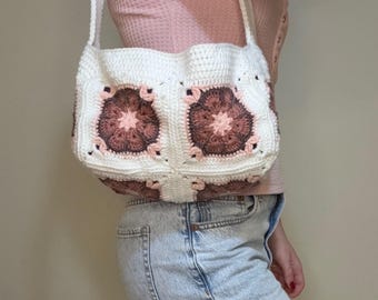 Bolso de hombro bohemio de crochet rosa