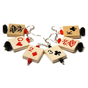 Orecchini da gioco di carte in legno sterling portafortuna rosso nero canasta gin rummy crazy eights divertimento unico ecologico