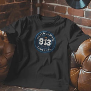Camiseta con dígitos y distritos, código de área 813 de Tampa, FL / insignia de la serie I