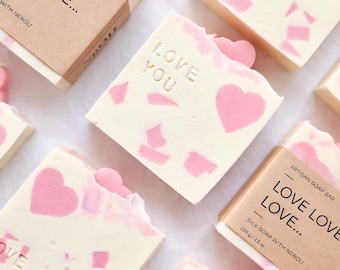 Nawilżające mydło do skóry wrażliwej z proteinami jedwabiu i olejkiem eterycznym neroli