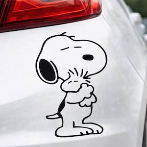 Bildekal med hund i Snoopy-stil – Söt tecknad hund i vinyl för bilruta, bakruta eller laptop – Rolig hund i Snoopy-stil