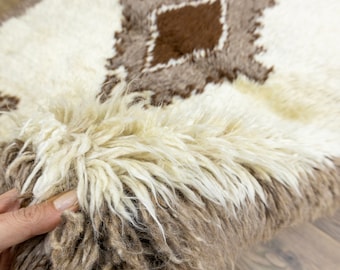 Turkish Wool Tulu Rug 4.3 x 5.6 ft – Undyed Cream & Brown – Handwoven Long Pile – Soft Boho Lounge, Eco Pet-Friendly Room Accent – Gift Idea