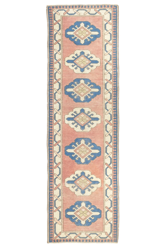 ヴィンテージ ウシャック ランナーラグ：手織りトルコウール、コーラル