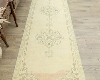 手編みアンティークトルコランナー：ベージュグリーンのウシャックラグ