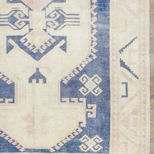 Vintage Oushak Wool Rug 4.6x6.8 ft – Turkish Hand-Knotted Cream Navy – Minimal Tribal Home Decor