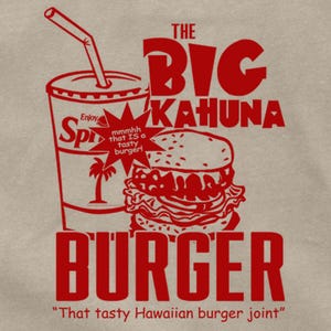 K&ouml;nnte beinhalten: Rotes Grafikdesign mit Burger, Getr&auml;nk und Text. Die Worte "THE BIG KAHUNA BURGER" stehen &uuml;ber dem Burger. Das Getr&auml;nk tr&auml;gt die Worte "Enjoy" und "SP". Der Text "That tasty Hawaiian burger joint" steht unten.