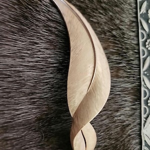 vintage trifari gold leaf brooch