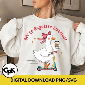 Puede incluir: Sudadera blanca con la frase rosa "Off to Regulate Emotions". Un ganso de dibujos animados con un lazo rosa monta en patinete y sostiene una taza de café. La imagen incluye el texto "DIGITAL DOWNLOAD PNG/SVG".
