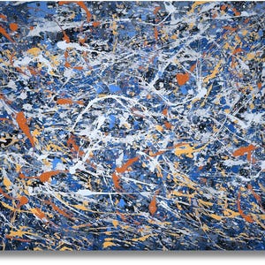 Puede incluir: Pintura expresionista abstracta con un fondo azul oscuro y salpicaduras de pintura blanca, naranja, amarilla y plateada. La obra presenta una composición dinámica de líneas y formas, creando una sensación de movimiento y energía. Es una obra de arte moderna.