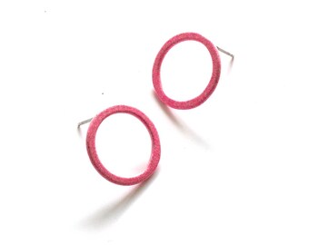 kleine staub rosa kreis ohrstecker, minimalistische offene kreis ohrringe, einfache schmuck aus pulverbeschichtetem draht, leicht und angenehm zu tragen