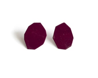 medium burgundy geo earrings, geometric studs, simple hypoallergenic posts in powder coated metal, hand cut metal plate, lightweight basic