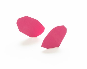 Große pinke Geo Ohrringe, geometrische Ohrstecker, einfache hypoallergene Ohrstecker, pulverbeschichtetes Metall, handgeschnittene, leichte Basic Ohrstecker
