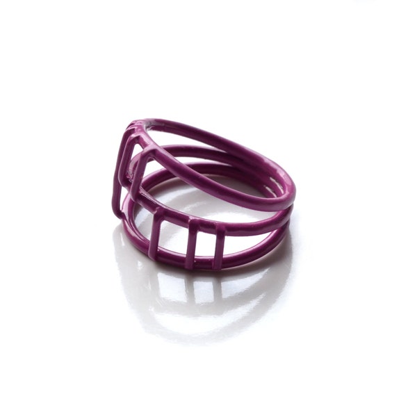 Wire cage ring powdercoated in violet, hand made in Limoilou Québec, size 6.5, brightly coloured purple ring with pastic enamel SALE 75% OFF