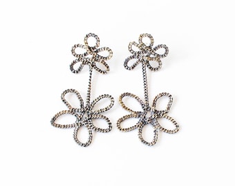 Tropfen-Ohrstecker aus Stahl mit Blumenmotiv, versilberter Kettenohrring, handgefertigt in Quebec, leicht für den Alltag, 90er-Jahre-Mode, Frühlingsblumen