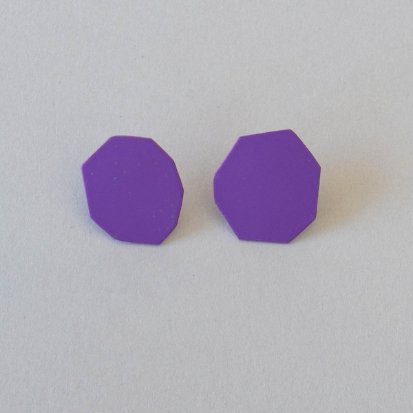 medium violet geo earrings, geometric studs, simple hypoallergenic posts in powder coated metal, hand cut metal plate, lightweight basic