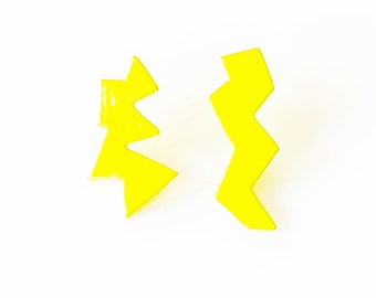 neon yellow asymmetric post earrings, mismatch pair of studs, powder coated jaune, funky and modern style, contemporary fashion jewellery,